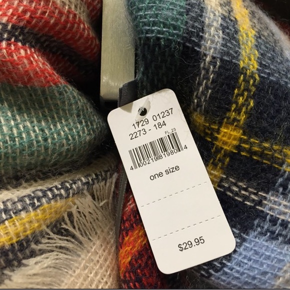 Aerie blanket and Scarf - Picture 3 of 4